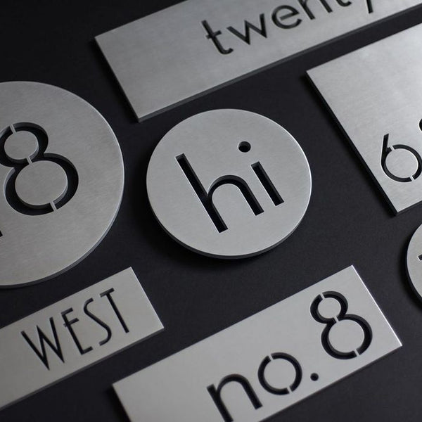 How to Choose the Right Size for Your Custom Plaque
